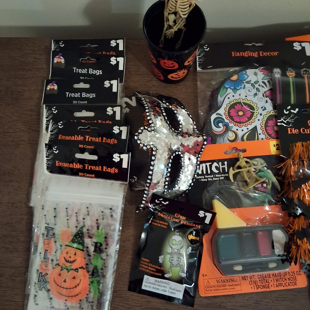 NWT LOT 2 HALLOWEEN BOX - Picture 4 of 6